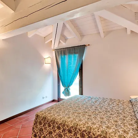 Costanza Villa *