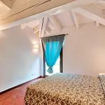 Costanza Villa *