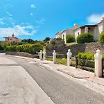 Costanza Villa *